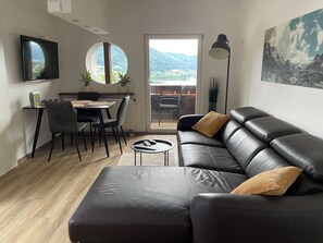 Smart TV, video library