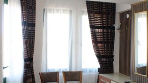 Family Room, 4 Bedrooms | Desk, laptop workspace, WiFi (free), bed sheets - Club ürgenç hotel (Ayvalik)