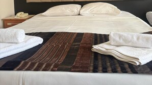 Standard Room | Desk, laptop workspace, WiFi (free), bed sheets - Club ürgenç hotel (Ayvalik)