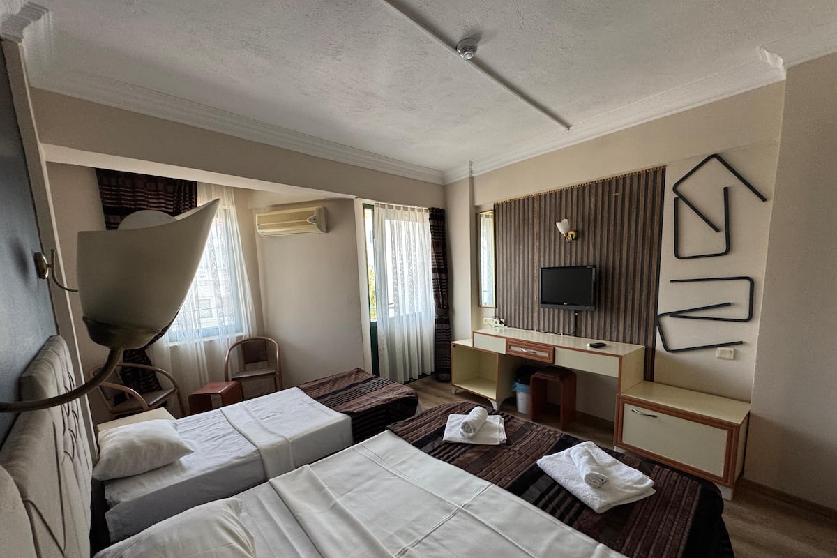 Standard Room | Desk, laptop workspace, free WiFi, bed sheets