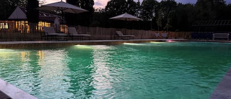 Piscina externa sazonal