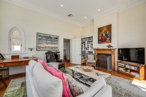 TV, fireplace