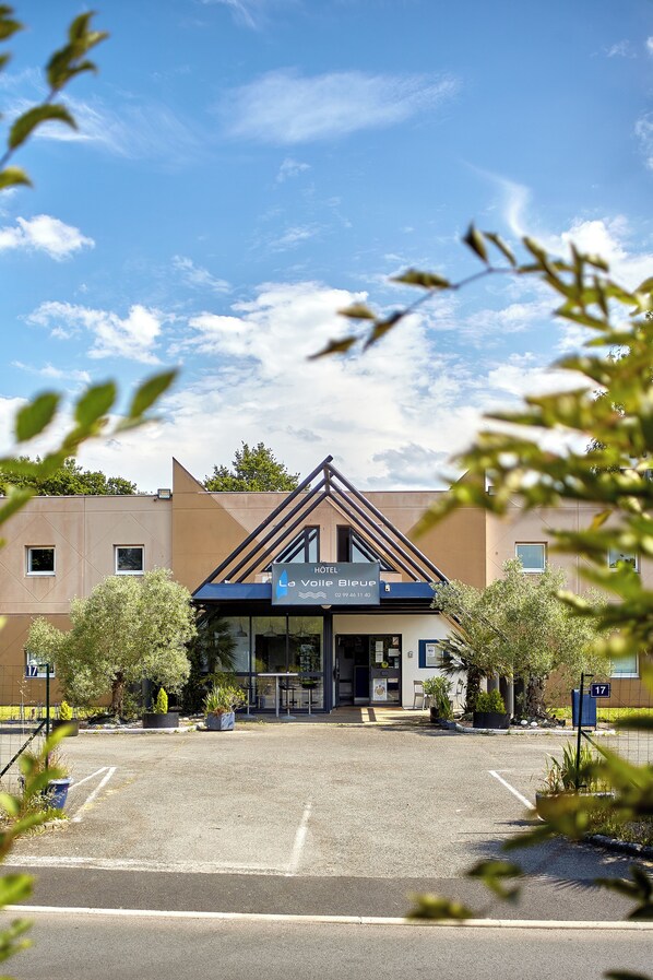 Exterior - La Voile Bleue (La Richardais)