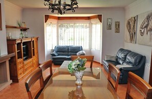 Unclassified image, 5 of 22, button