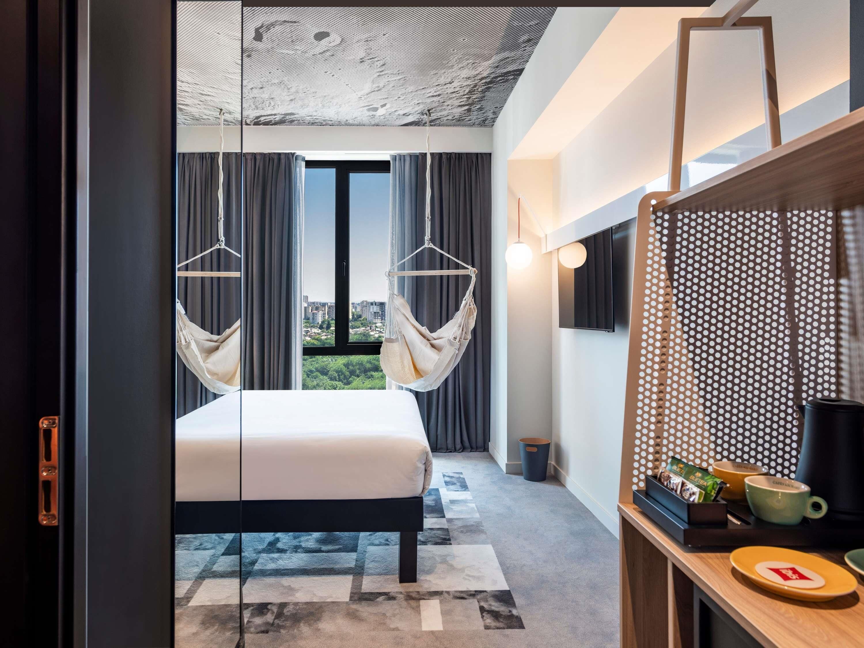 Habitación superior, 1 cama de matrimonio | Sistema de insonorización, cunas gratuitas, wifi gratis y ropa de cama
