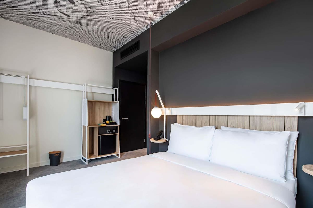 Habitación estándar, 1 cama matrimonial, con acceso para personas discapacitadas | Insonorización, cunas gratuitas, wifi gratis y ropa de cama