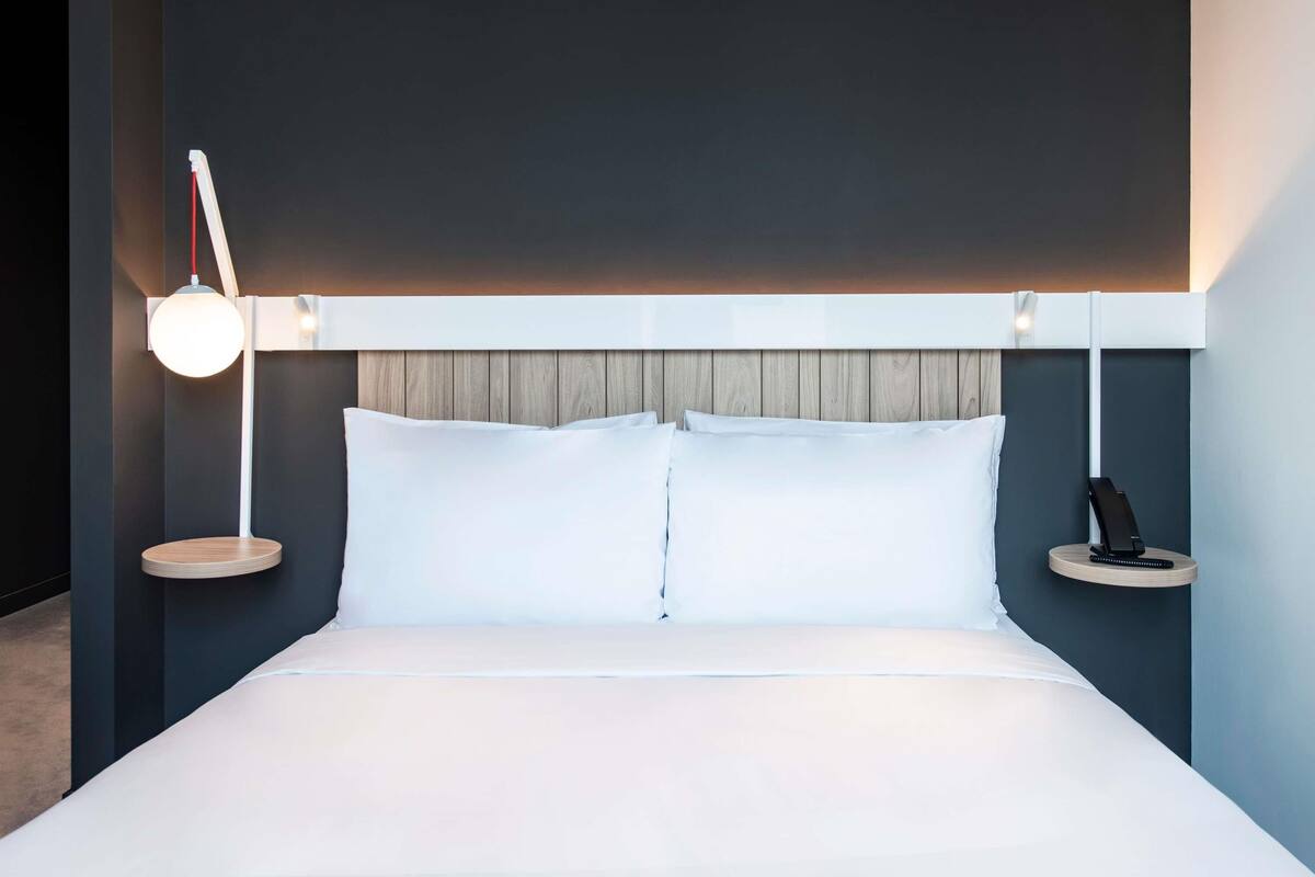 Standaard kamer, 1 tweepersoonsbed | Geluiddichte muren, gratis babybedden, gratis wifi, beddengoed