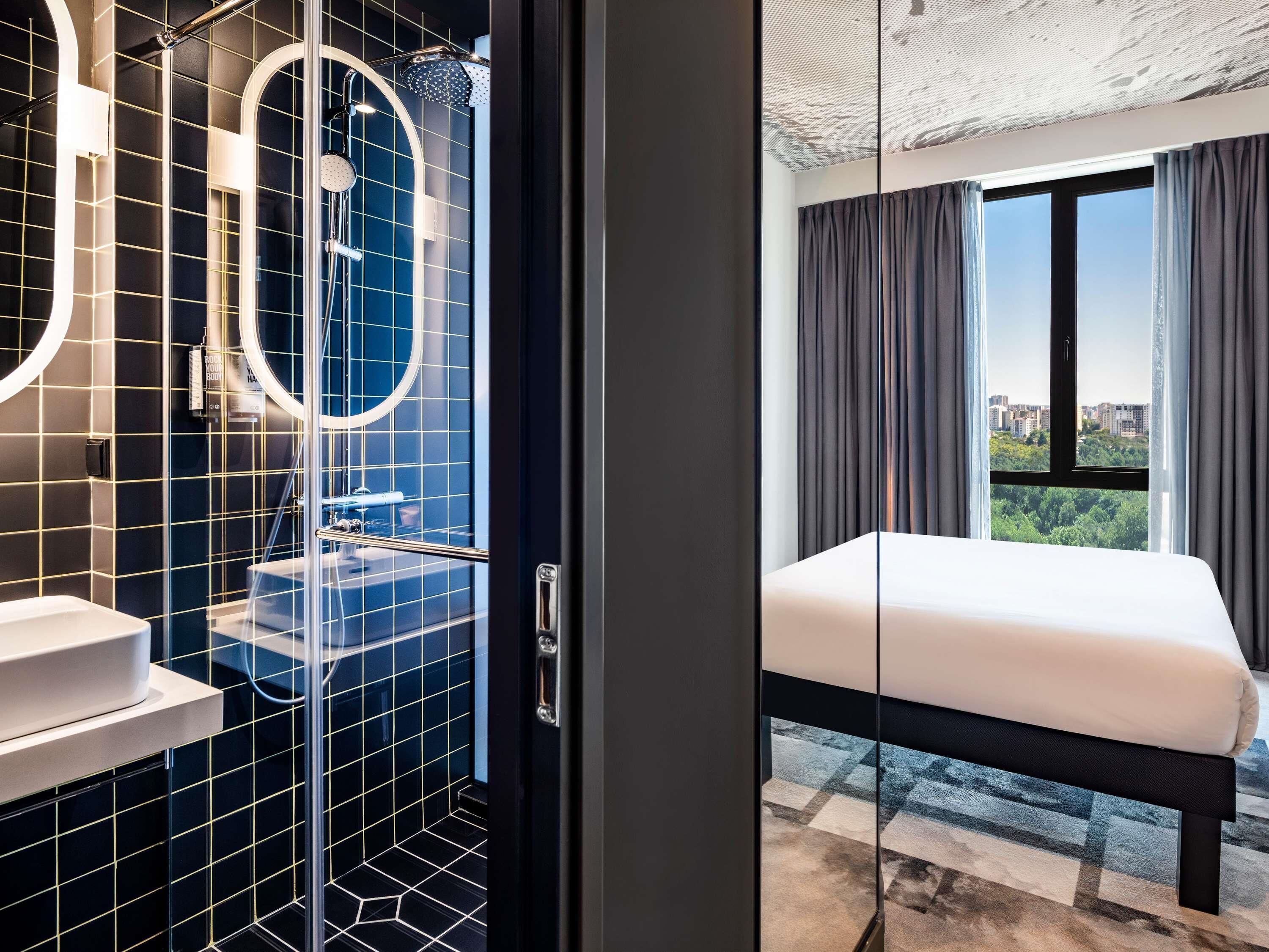 ห้องสแตนดาร์ด, เตียงใหญ่ 1 เตียง | ห้องเก็บเสียง, เปล/เตียงเด็กอ่อน (ฟรี), Wi-Fi ฟรี, ผ้าปูที่นอน