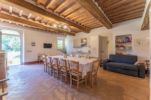 House, Hill View | Living area