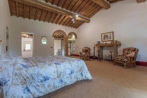 House, Hill View | 5 bedrooms, free WiFi - Le Casaline Di Sopra Near Massa (Massa Marittima)