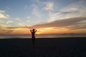 Private beach nearby, white sand, sun-loungers, beach umbrellas