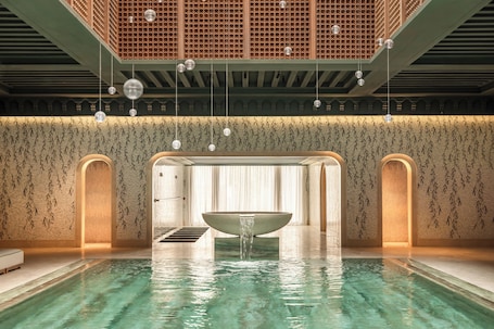 Sauna, tina de hidromasaje, baño de vapor y aguas termales