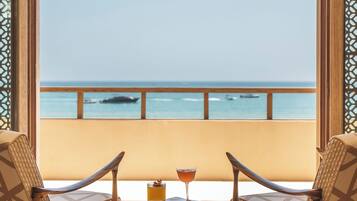 Prestige Villa, 3 Bedrooms, Beachfront | Strand-/havudsigt