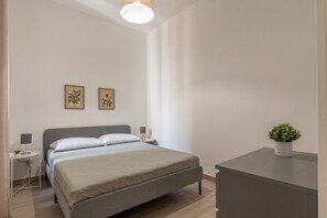 2 Schlafzimmer, Bügeleisen/Bügelbrett, Bettwäsche