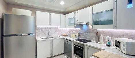 Fridge, microwave, oven, stovetop