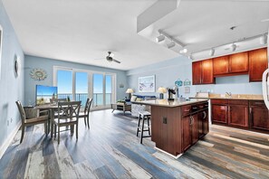 Interior - 🏖️Gulf Views-5 Pools-Laketown Wharf 1902🏖️ (Panama City Beach)