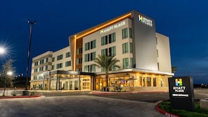 A modern Hyatt Place hotel with a well-lit entrance and a clear sign indicating the direction to the entrance. - Hyatt Place Eagle Pass (Eagle Pass)
