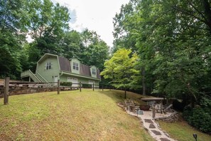Exterior - Serene 2BR Retreat with Hot Tub, Fire Pit & Yoga (Otto)