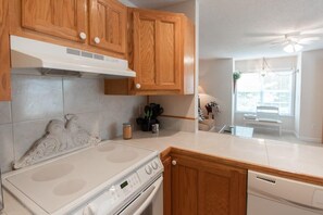 Private kitchen - Spacious 2BR Retreat|Foosball, Kitchen|Superhost (Otto)