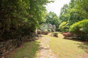 Property grounds - Spacious 2BR Retreat|Foosball, Kitchen|Superhost (Otto)