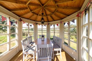 Dining - Beautiful 3BD Family Retreat in Oxfordshire (Foscot)