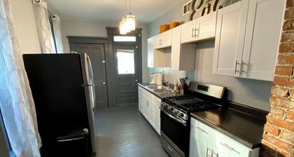 The Happy Place, a charming 2-bedroom apartment in Uptown Circleville