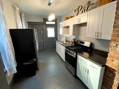 The Happy Place, a charming 2-bedroom apartment in Uptown Circleville