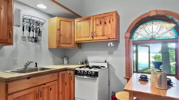 House (Kona - Hobbit House) | Private kitchen