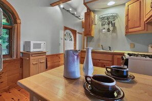 Exterior - Kona - Hobbit House (Moultonborough)