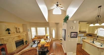 Il Veneto: 3BR, 2BA, C-Air, Sleeps 8, IR Sauna, Cozy Classic Taste of Italy