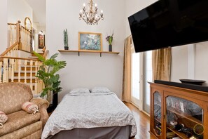 2 bedrooms, desk, iron/ironing board, travel crib