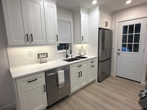 Microonde, forno, piano cottura, lavastoviglie