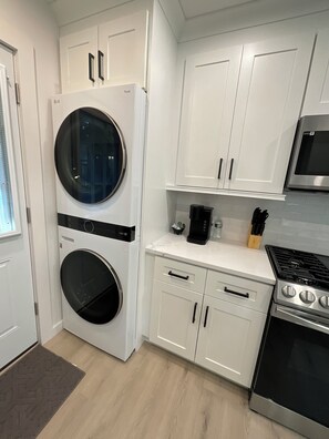 Microonde, forno, piano cottura, lavastoviglie