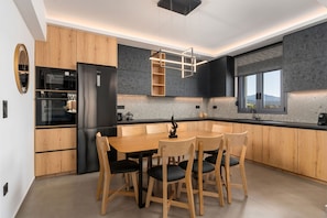 Villa | 5 bedrooms, soundproofing