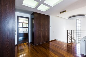 Villa | 6 bedrooms, soundproofing