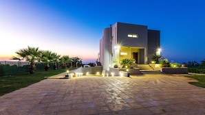 House | 6 bilik tidur, kalis bunyi 