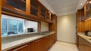 Unclassified image, 4 of 23, button - Cosmopolitan Apt w Scenic Dubai Marina Vws (Dubai)