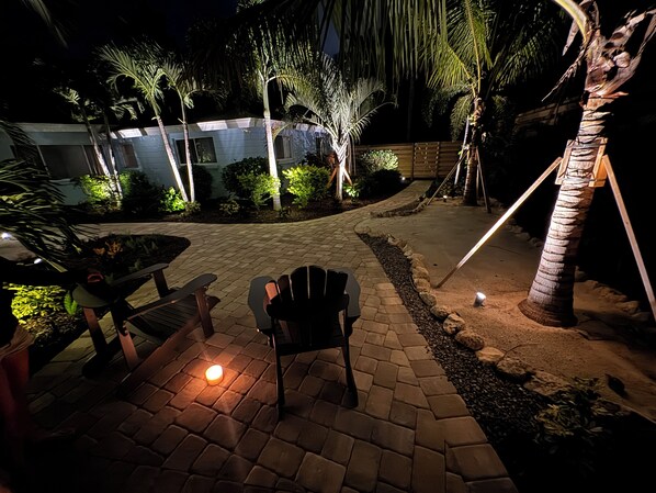 Terrace/patio - Less than 7 minute walk to Siesta Key Beach. (Sarasota)