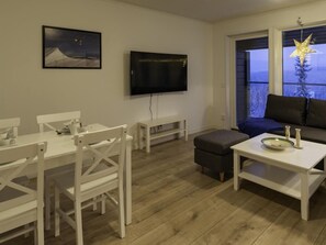 48-inch flat-screen TV with cable channels, heated floors - Parkstigens Lägenheter (Funasdalen)