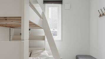 Arbetsyta för laptop, mörklÀggningsgardiner och ljudisolering