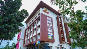 A hotel with a modern design, featuring multiple floors and balconies. - Highland Hotel (Bengaluru)