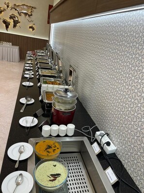Free daily buffet breakfast  - Highland Hotel (Bengaluru)