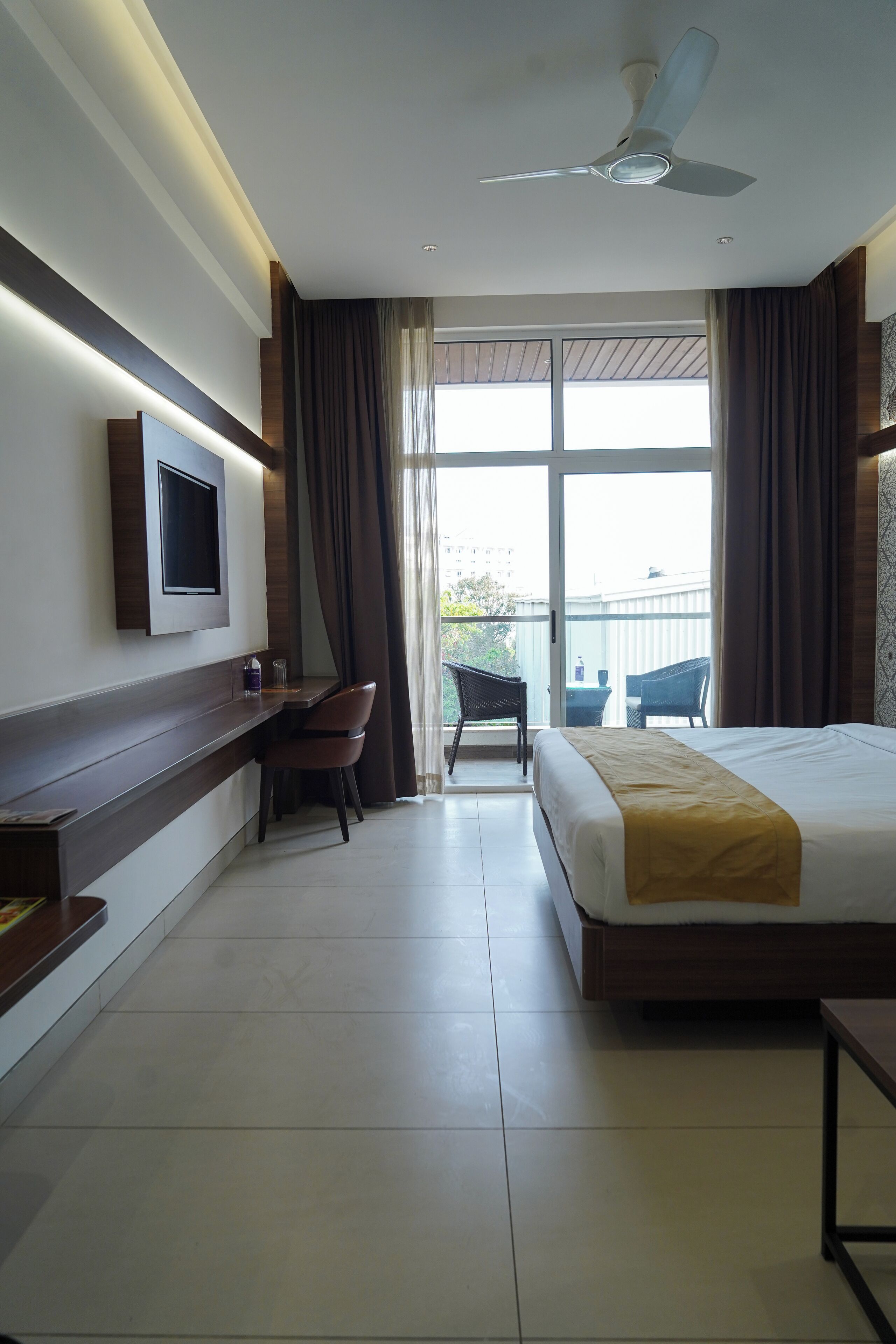 Hypo-allergenic bedding, in-room safe, laptop workspace, soundproofing