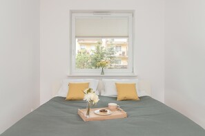 3 bedrooms, bed sheets - Bright Apartment for 8 People by Renters (Gdansk)