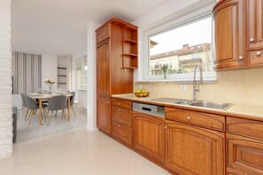 Dishwasher, coffee/tea maker, cookware/dishes/utensils - Bright Apartment for 8 People by Renters (Gdansk)