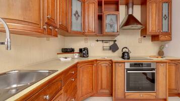 Dishwasher, coffee/tea maker, cookware/dishes/utensils