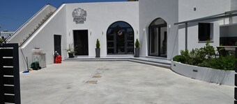 Modern studio in enchanting Galissas with AC, Sat-WiFi, 160m from the beach!