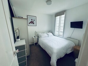 2 chambres, fer et planche à repasser, Wi-Fi, draps fournis