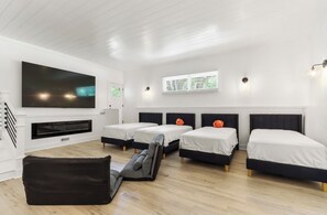 4 bedrooms, WiFi, bed sheets