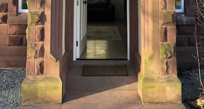 Unique, Picturesque Cottage: Peaceful Location full of Wildlife - 1 bedroom rate